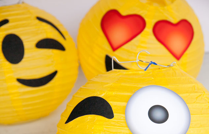 Linternas de papel para el Día del emoji