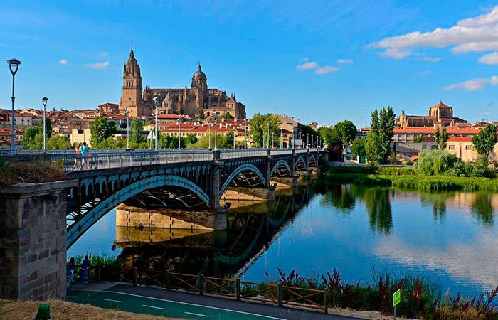 Ciudad de Salamanca, vista desde el otro lado del río