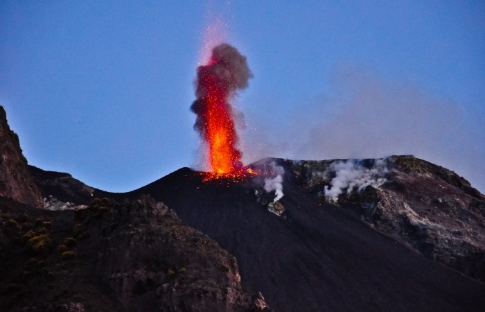 Descubre cómo y por qué se produce una erupción volcánica