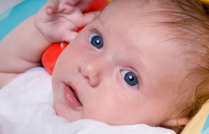 Cuándo les cambia el color de ojos a los bebés vista