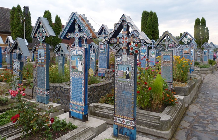 Curiosidades de Rumanía: el cementerio alegre de Sapanta