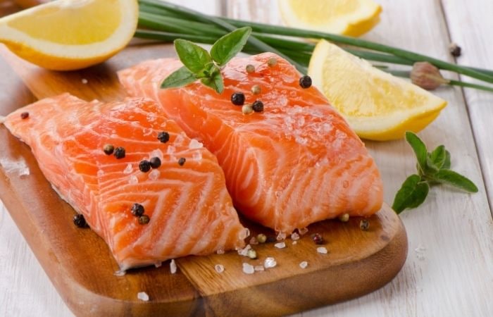Fortalecer los huesos pescado azul: salmón