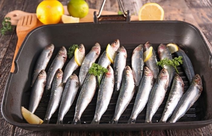 Fortalecer los huesos niños: sardinas
