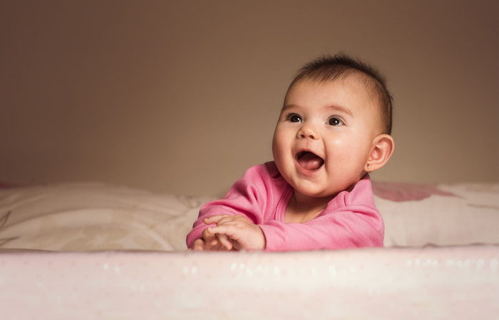 nombres guanches de niña: bebé feliz