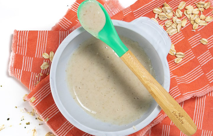 papillas de cereales caseras para bebés: bol con papilla de avena y semillas
