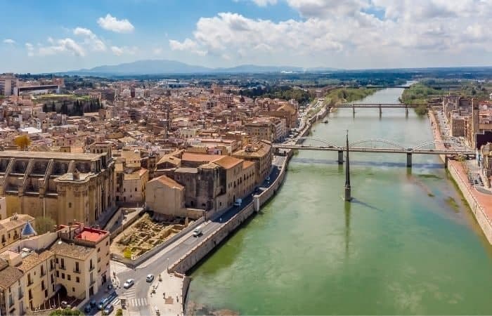 Sitios imprescindibles de las provincias del norte de España: Vista aérea de Tortosa, Tarragona