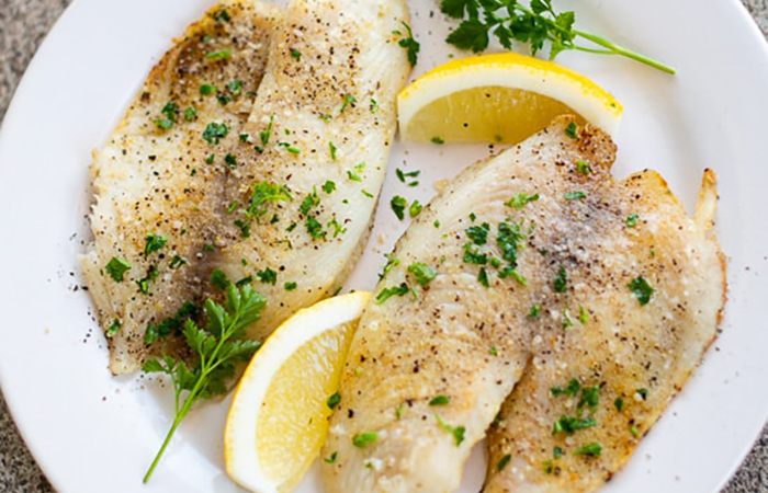 recetas saladas con freidora de aire: pescado blanco al limón