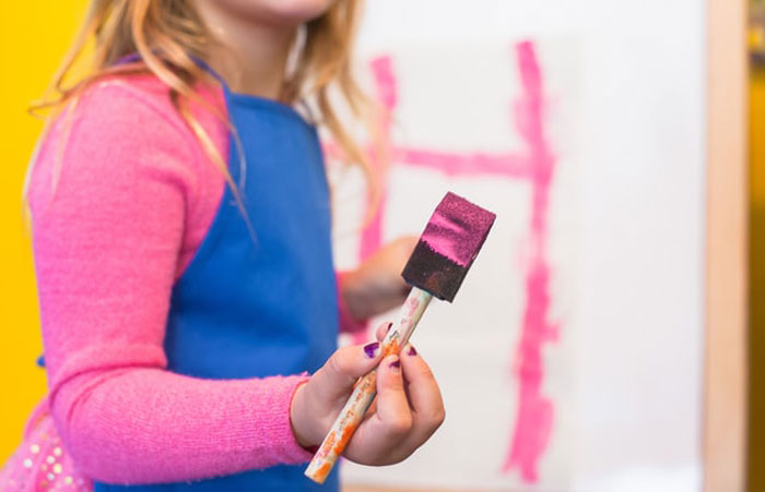 Las ventajas de apuntar a los niños a clases particulares de pintura online
