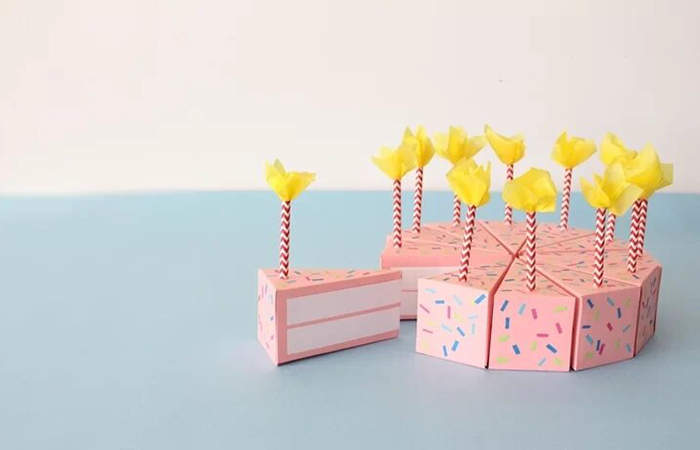 cajas de regalos con forma de porción de tarta