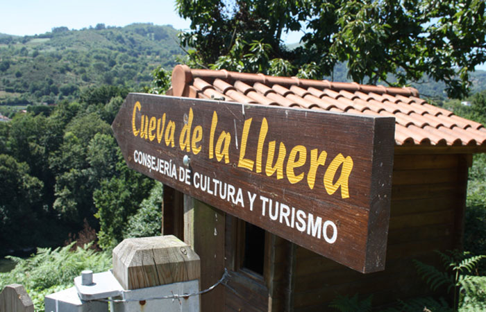 Cuevas de La Lluera en Oviedo, Asturias