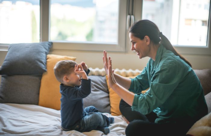 Educar en positivo significa alentar a los niños en sus esfuerzos por mejorar