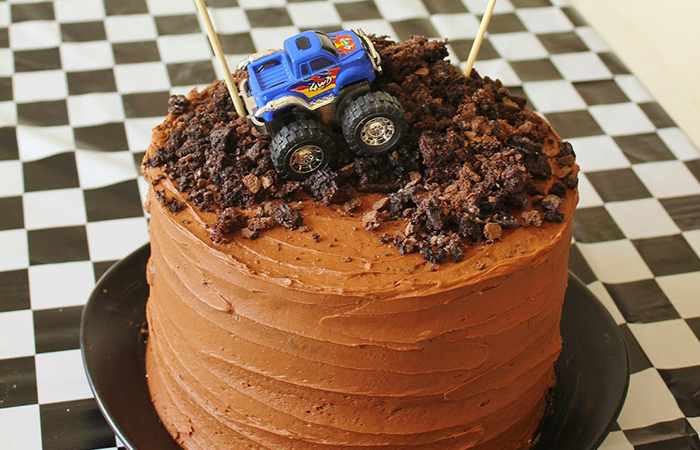 Decoración de tarta de primer cumpleaños de monster truck