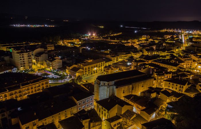 Lodosa, Navarra, iluminada de noche