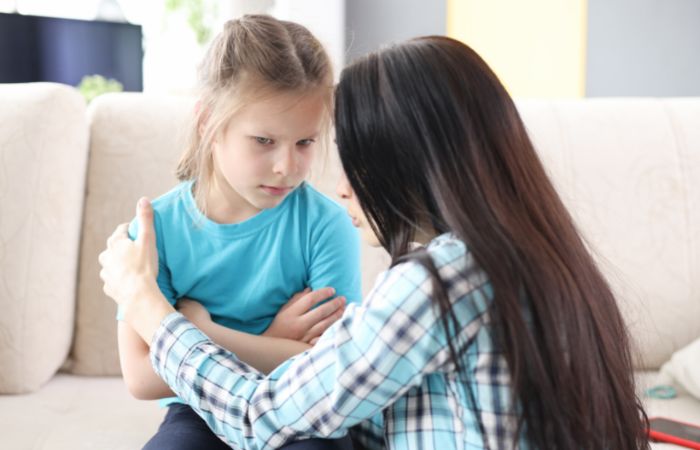 Mi hijo se enfada por todo: habla a tu hija poniéndote a su altura