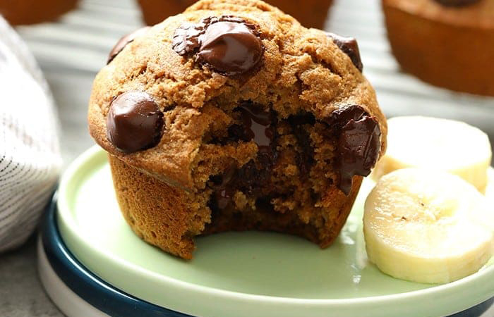 muffins saludables: con harina integral, plátano y chocolate negro