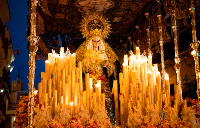 Semanas santas de interés turístico internacional en España: la virgen en Sevilla, Andalucía