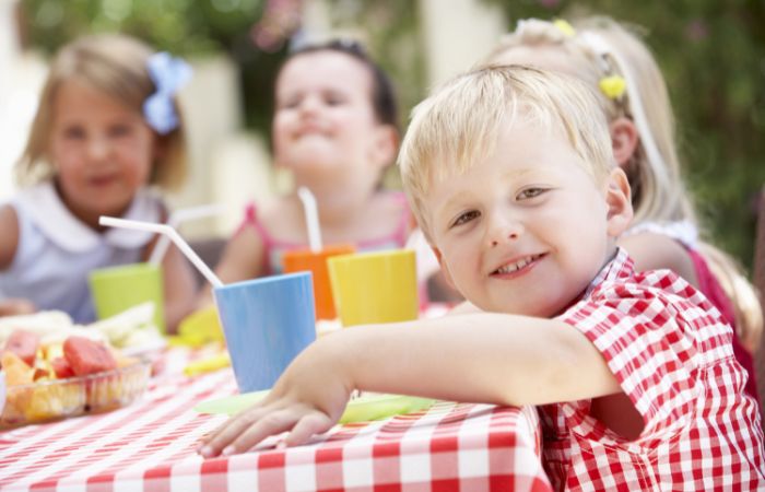 Comer sin gluten fuera de casa: consejos para niños celiacos