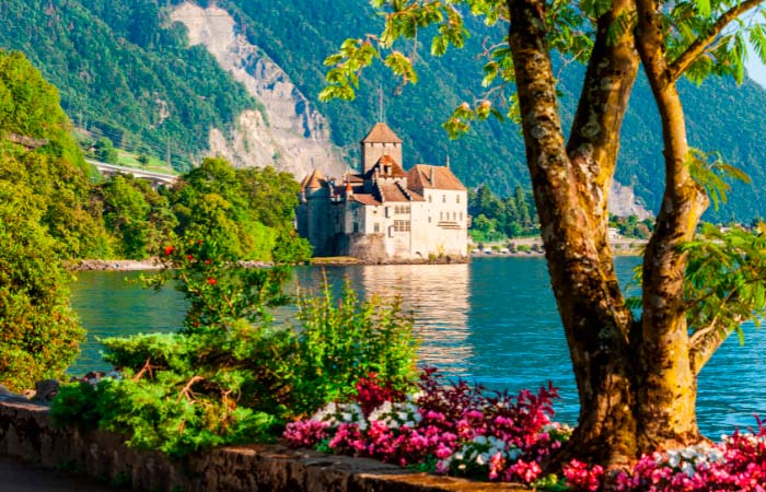 lagos más bonitos de Europa: Lago leman geneve suiza francia castillo chillon