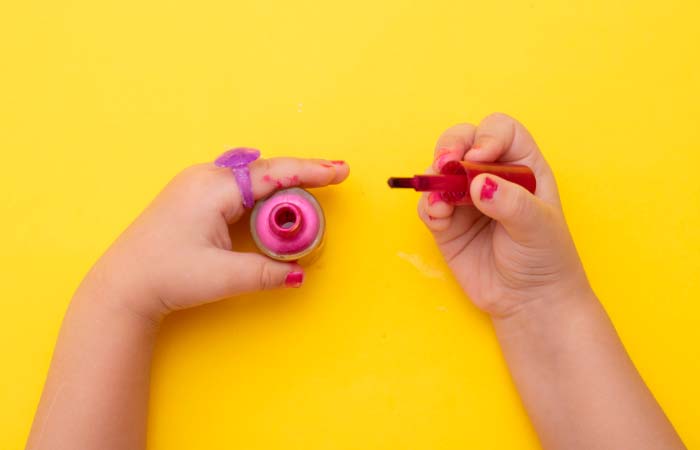 pintarse las uñas ¿es tóxico para los niños?