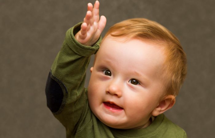 Cómo enseñar el baby signs a los niños