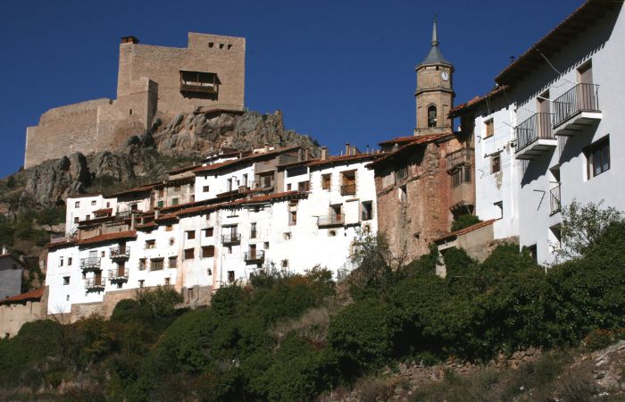 Pueblo y castillo de Alcalá de la Selva