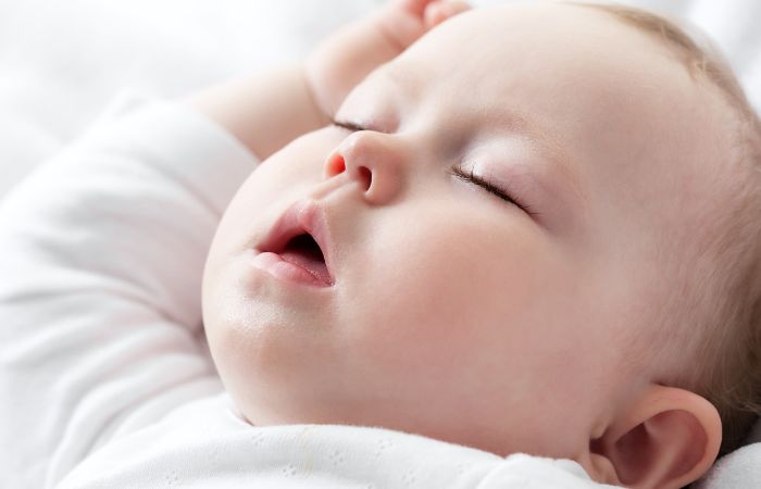 Factores clave que influyen en los patrones del sueño infantil