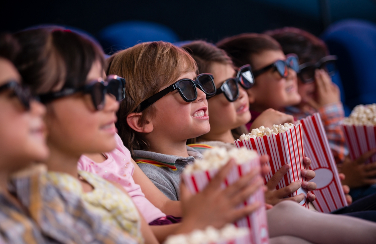 niños en el cine en horario escolar